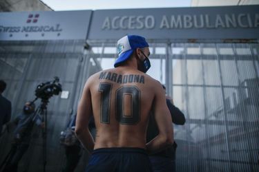 Maradona nemá po operácii žiadne komplikácie: Pokiaľ by zrazeninu nenašli včas, mohlo to dopadnúť inak