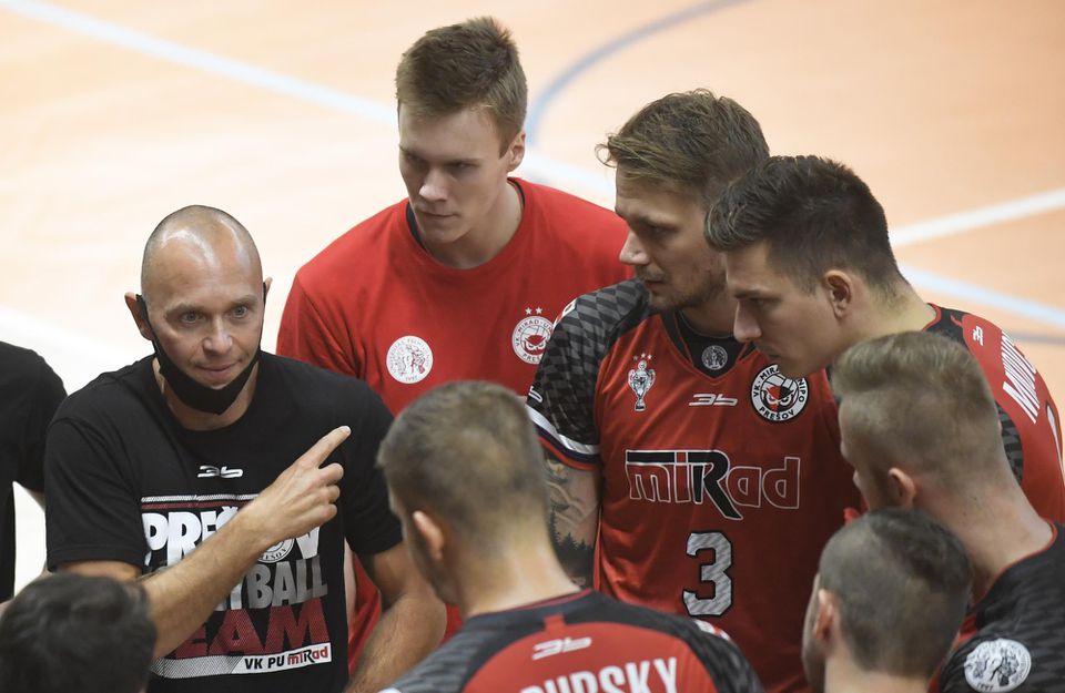 hráči VK Prešov, vľavo tréner Marek Kardoš