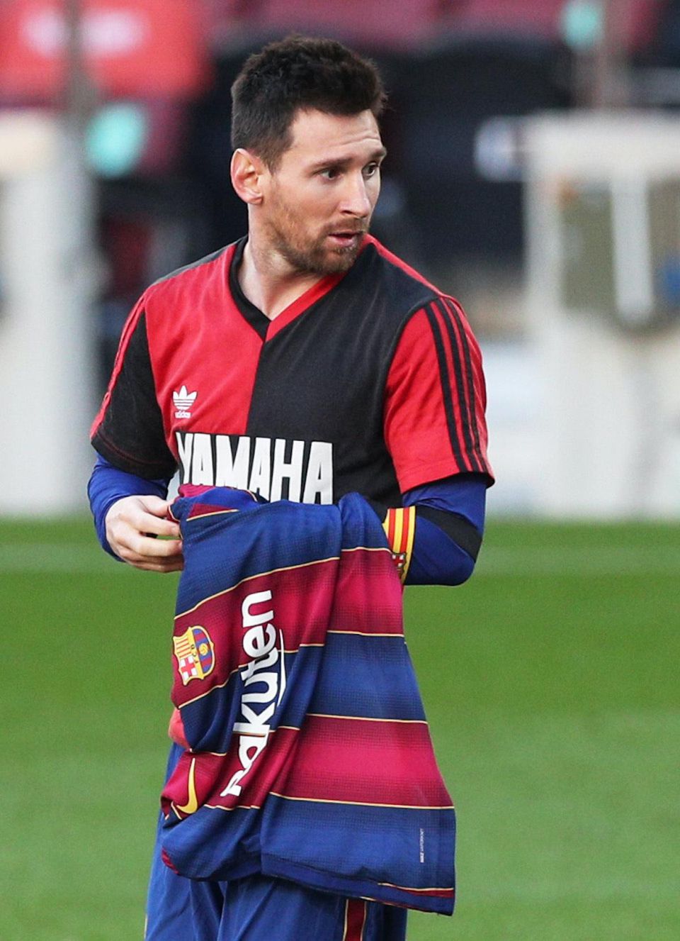 Lionel Messi si uctil Maradonu v drese Newell’s Old Boys.