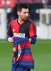 Lionel Messi dostal pokutu za oslavu gólu v drese Diega Maradonu