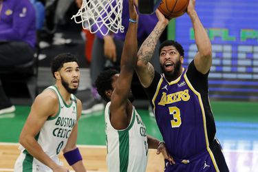 NBA: LA Lakers po dvoch prehrách našli recept na víťazstvo, úradoval Davis
