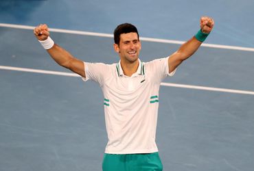 Novak Djokovič vyškolil vo finále Daniila Medvedeva a získal ďalší titul z Australian Open