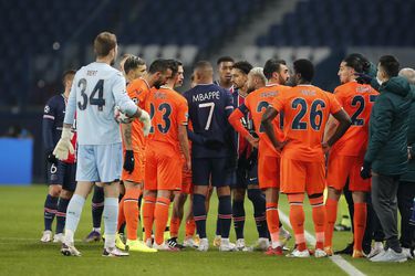UEFA začala vyšetrovanie incidentu v Paríži: Spoločný odchod hráčov z ihriska znamená nový míľnik v Európe
