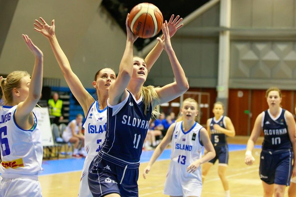 Basketbalistky Slovenska počas zápasu s Islandom.