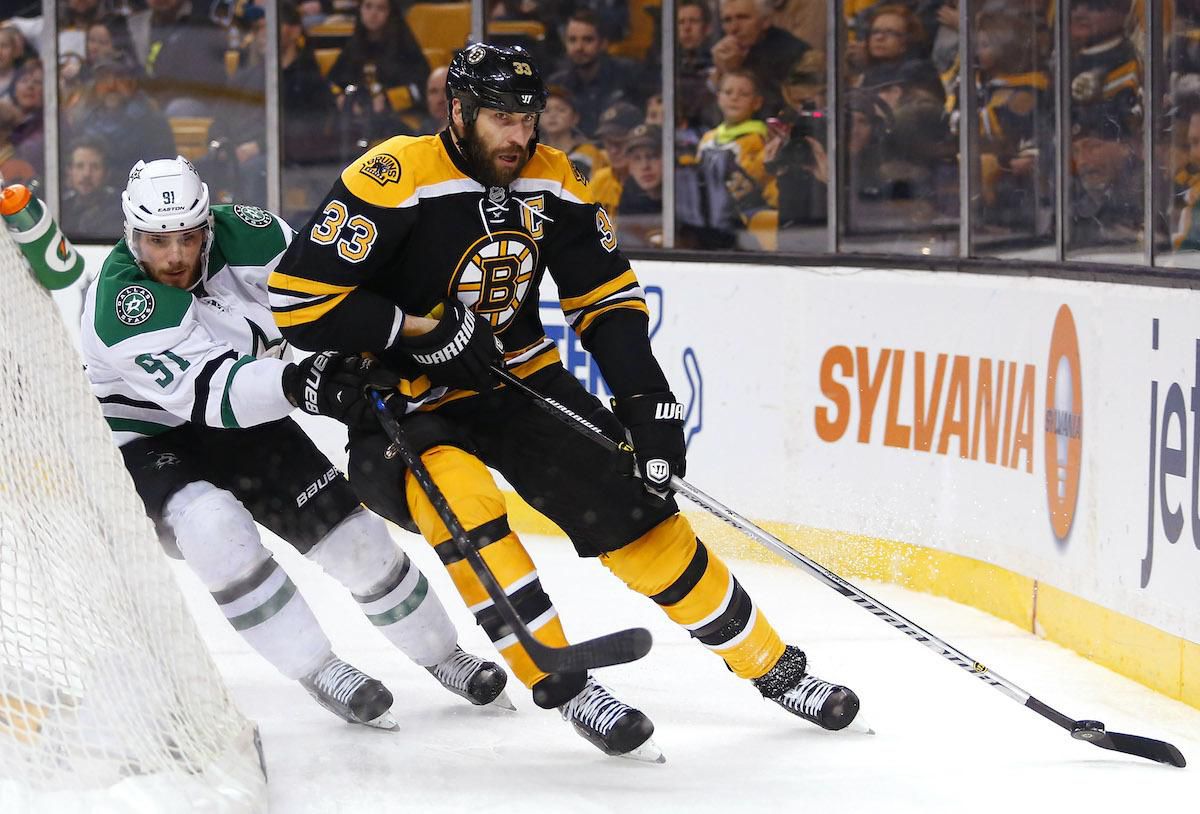 Zdeno Chára a Tyler Seguin.