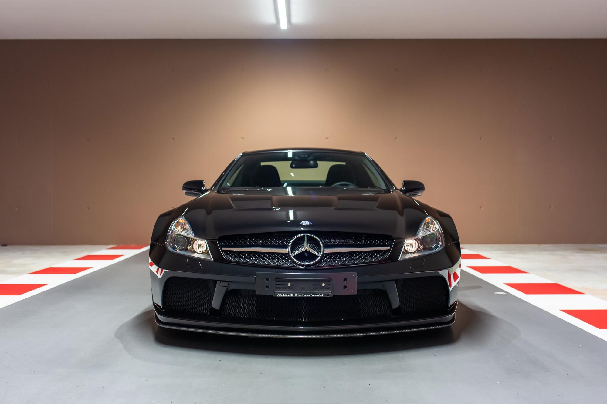 Mercedes-Benz SL65 AMG Black Series 2009 - Toto auto si Sebastian Vettel v skutočnosti nikdy nekúpil a dostal ho ako odmenu za víťazstvo na Veľkej cene Abú Zabí 2009, kde triumfoval s monopostom Red Bullu. Z tejto „Black Series” poháňanej 6-litrovým motorom V12 bolo vyrobených len 350 kusov. Sebastian Vettel s ním najazdil 2 820 kilometrov.