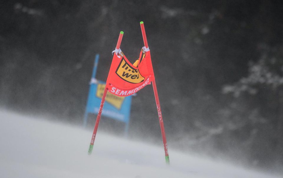 Pondelňajší obrovský slalom Svetového pohára alpských lyžiarok v rakúskom Semmeringu 28. decembra 2020 zrušili pre silný vietor.