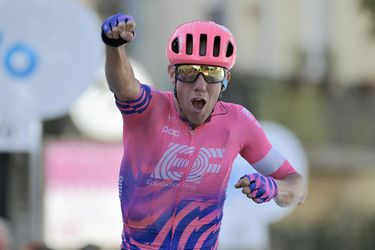 Vuelta: Michael Woods ovládol 7. etapu, Carapaz naďalej v červenom