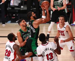 NBA: Boston zdolal Miami a odvrátil hrozbu vypadnutia
