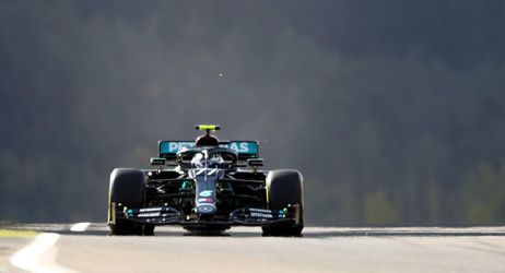Veľká cena Eifelu: Fín Valtteri Bottas porazil Lewisa Hamiltona a získal pole position