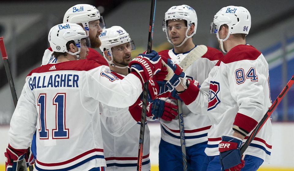 Tomáš Tatar oslavuje so spoluhráčmi z Montrealu Canadiens