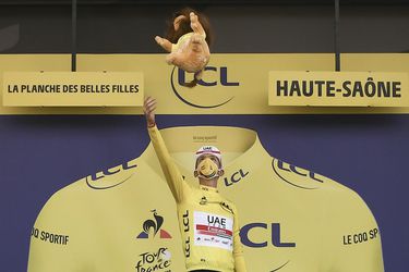 Pogačarov žltý dres z Tour de France vydražili za takmer 50-tisíc eur
