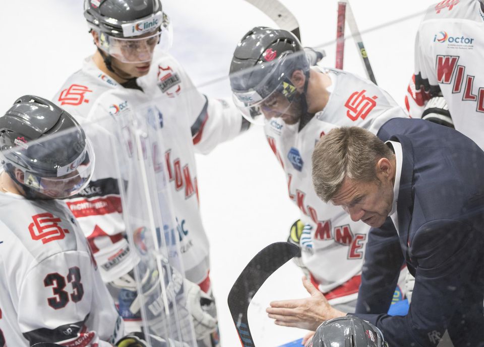 Premiéra Bratislavy Capitals v Ice Hockey League proti Viedni Capitals.