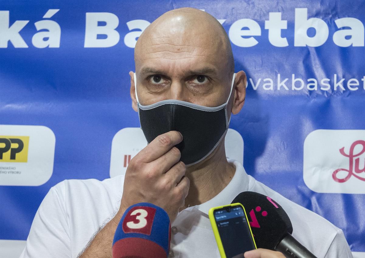 Tréner slovenskej basketbalovej reprezentácie mužov Žán Tabak.