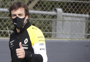 Fernando Alonso má za sebou operáciu, v nemocnici bude ešte 2 dni