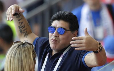 Strach o futbalovú legendu. Diego Maradona podstúpil akútnu operáciu pre krvácanie do mozgu