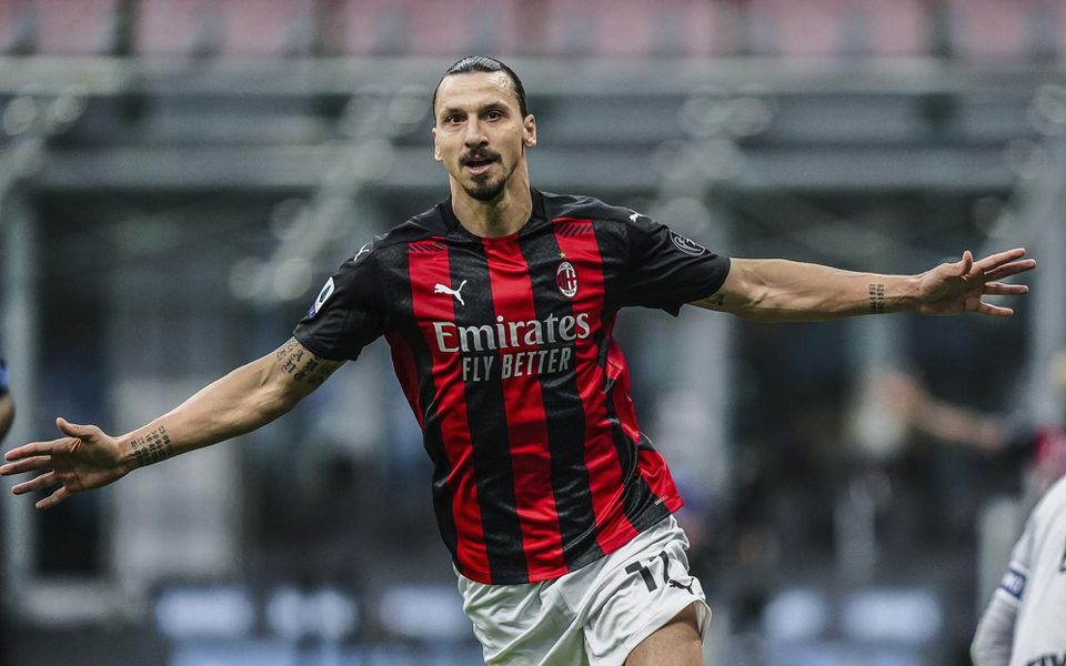 Zlatan Ibrahimovič oslavuje gól do siete Interu Miláno