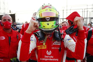 Mick Schumacher príde do F1 ako šampión, stal sa majstrom sveta Formuly 2