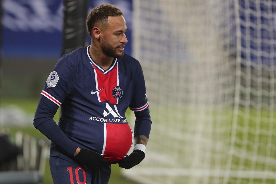 Neymar (PSG) oslavuje gól do siete Montpellieru