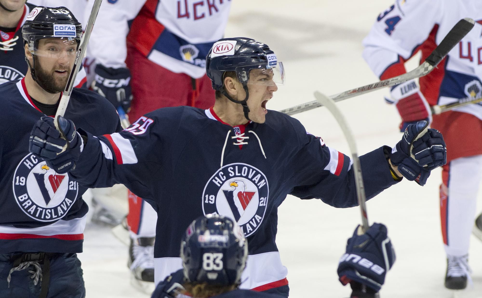 Andrej Šťastný počas pôsobenia v HC Slovan Bratislava