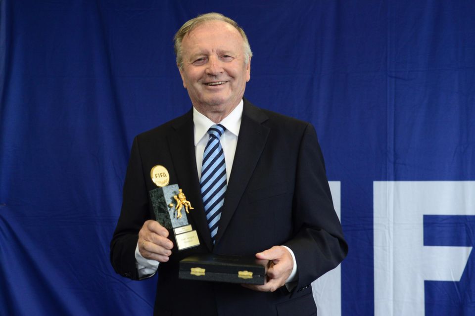 Jozef Vengloš s najvyšším vyznamenaním Medzinárodnej futbalovej federácie (FIFA) Rad za zásluhy (Order Of Merit)