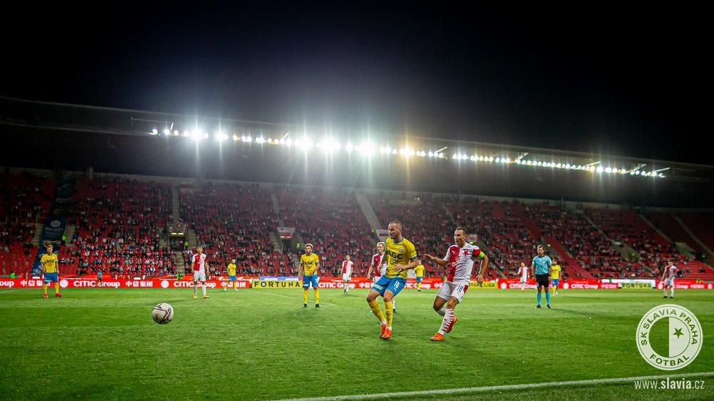 Fanúšikovia na víkendovom zápase Slavie Praha.