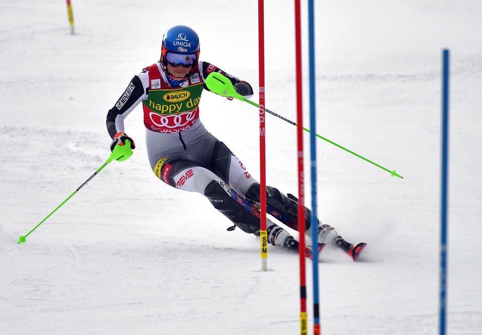 Petra Vlhová na trati počas 1. kola slalomu Svetového pohára v Jasnej