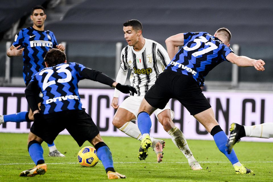 Cristiano Ronaldo (Juventus), Milan Škriniar a Nicolo Barella (Inter Milano)