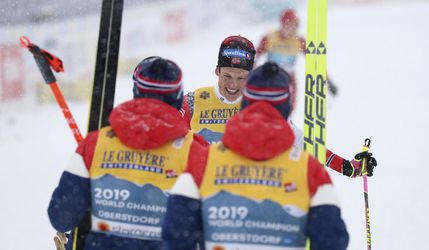 MS: Favorizovaní nórski bežci na lyžiach získali zlato v štafete
