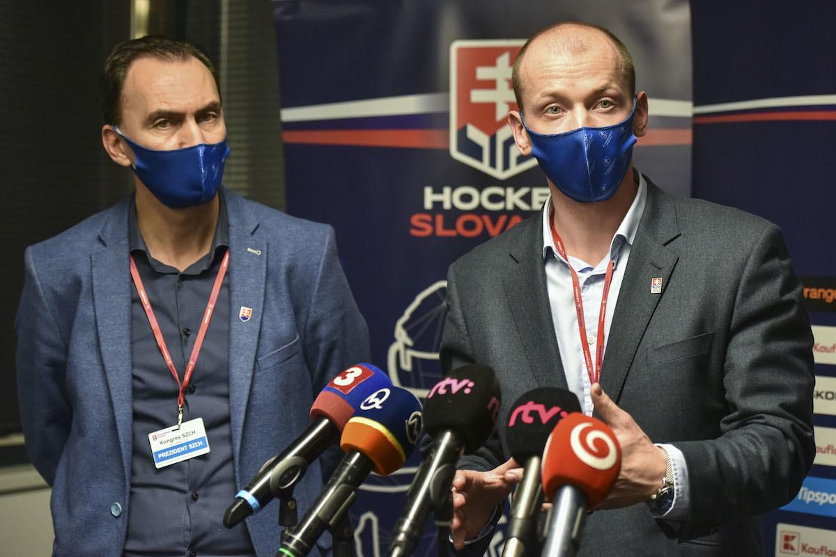Prezident Slovenského zväzu ľadového hokeja (SZĽH) Miroslav Šatan a výkonný riaditeľ SZĽH Peter Kruľ