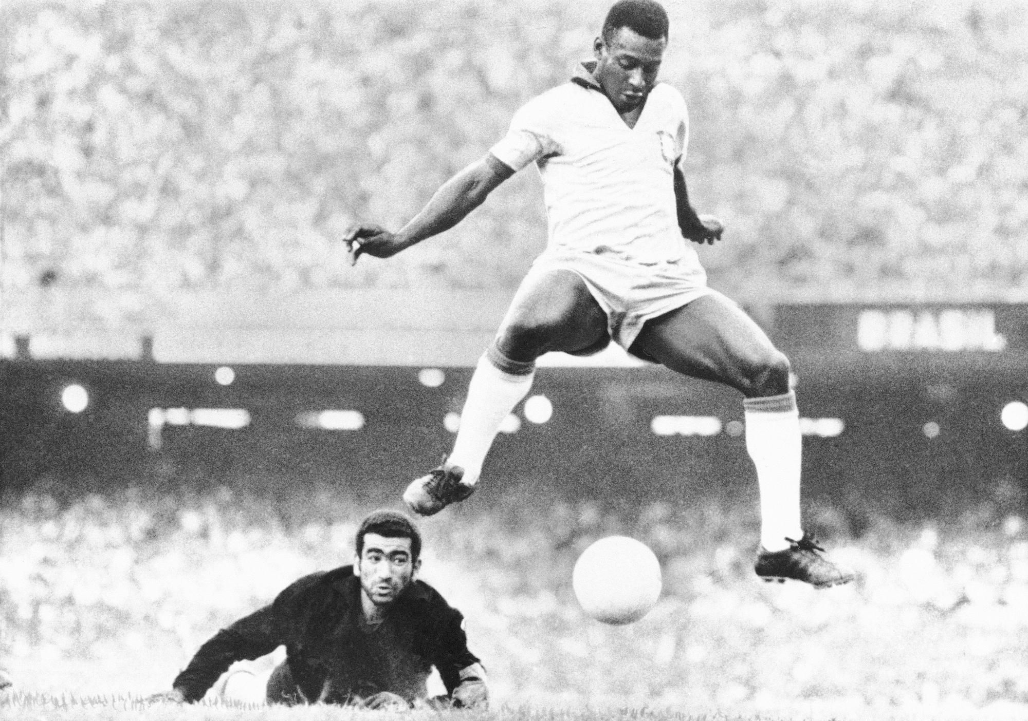 Pelé a venezuelský brankár Fabrizio Fasano.