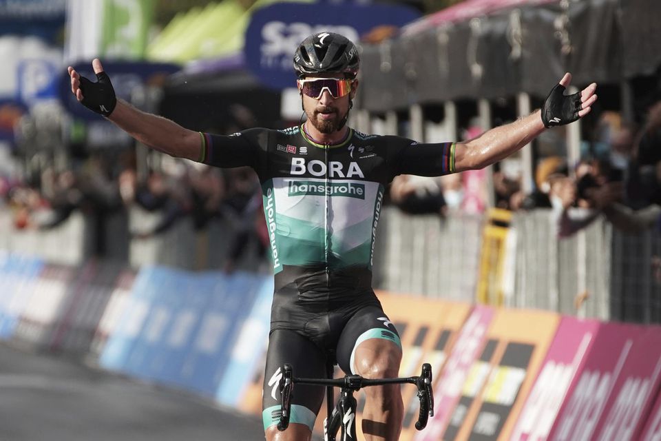 Peter Sagan oslavuje výhru na Giro.