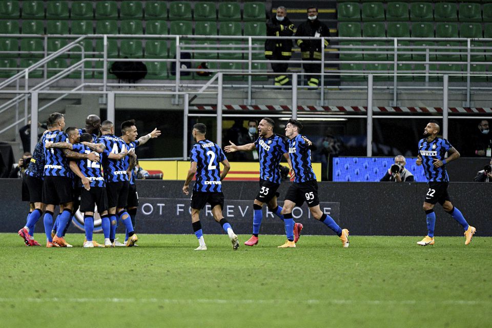 Hráči Interu Miláno sa tešia zo streleného gólu