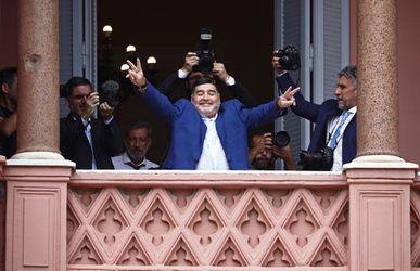 Diego Maradona nemá vyhraté. Závislosť na alkohole mu spôsobuje pooperačné komplikácie