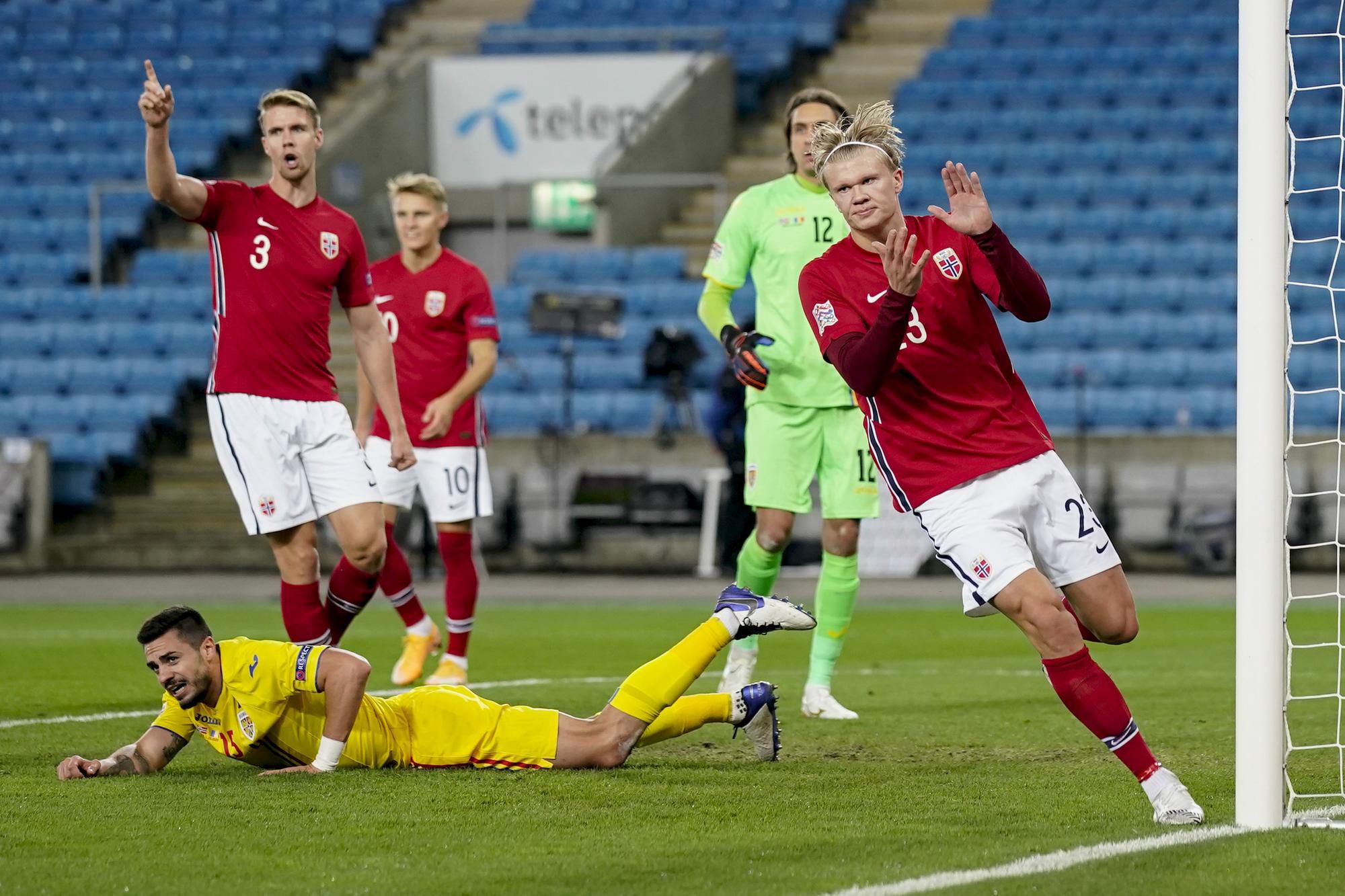 Erling Braut Haaland oslavuje gól v zápase Ligy národov Nórsko - Rumunsko