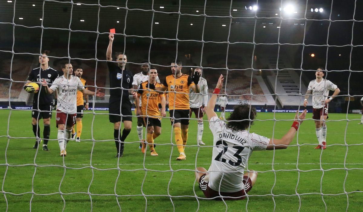 David Luiz dostal červenú kartu v zápase Wolverhampton - Arsenal