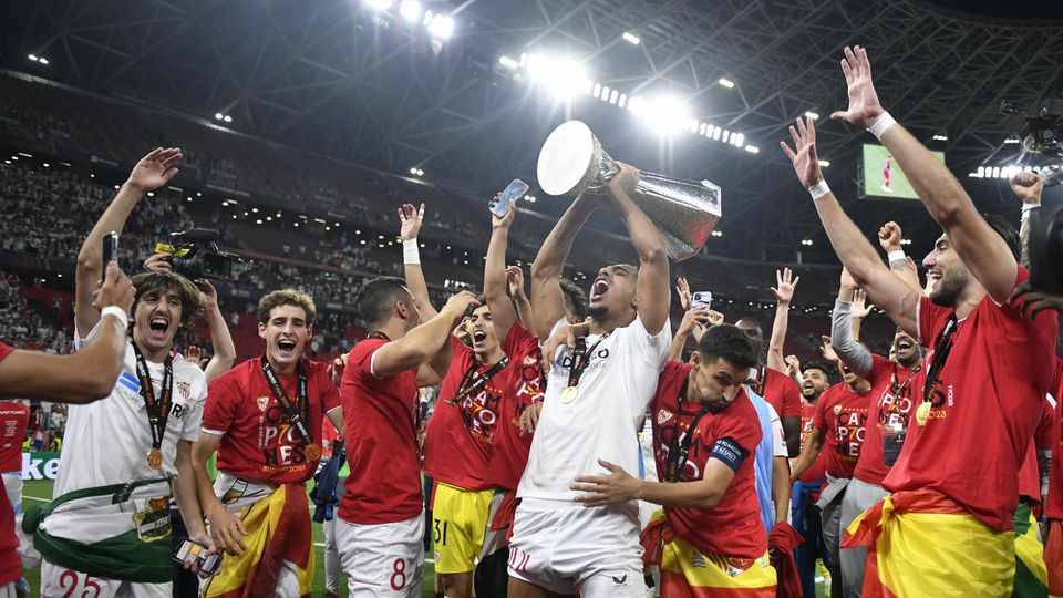 Oslavy hráčov FC Sevilla po triumfe v Európskej lige 2022/23.