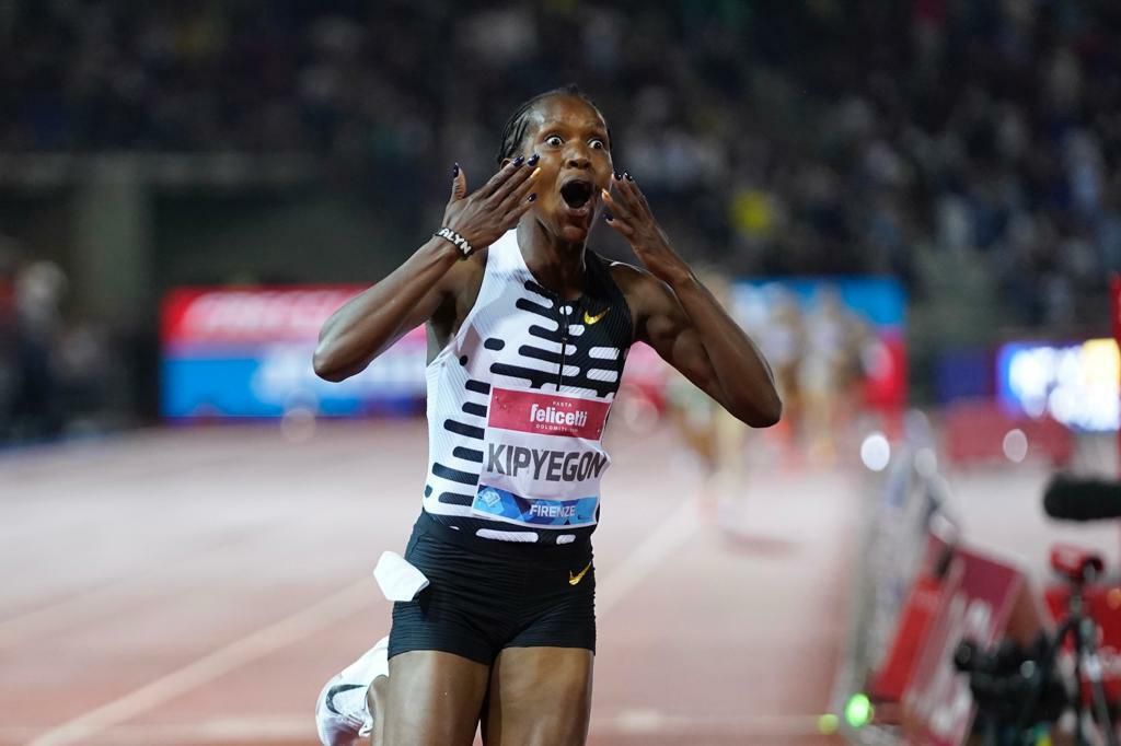 WIDEO Kenijczyk Kipyegonová ustanowił nowy rekord świata na 1500 m