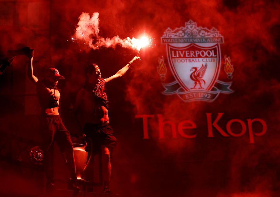 Fanúšikovia Liverpoolu oslavujú zisk majstrovského titulu