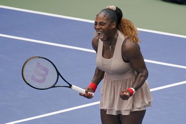 US Open: Serena Williamsová po tvrdom boji postúpila do štvrťfinále