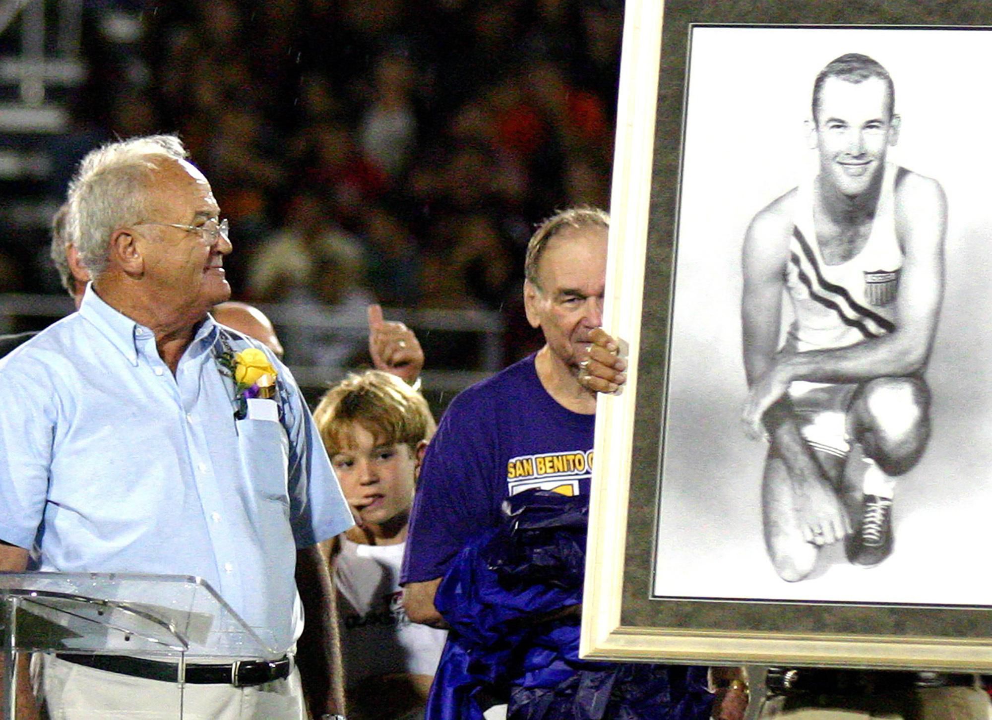 Bobby Joe Morrow s olympijským portrétom seba samého.