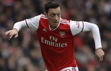 Mesuta Özila láka klub z Arabského polostrova a ponúka mu rozprávkový plat