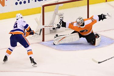 Islanders v siedmom zápase sfúkli Philadelphiu a postúpili do konferenčného finále