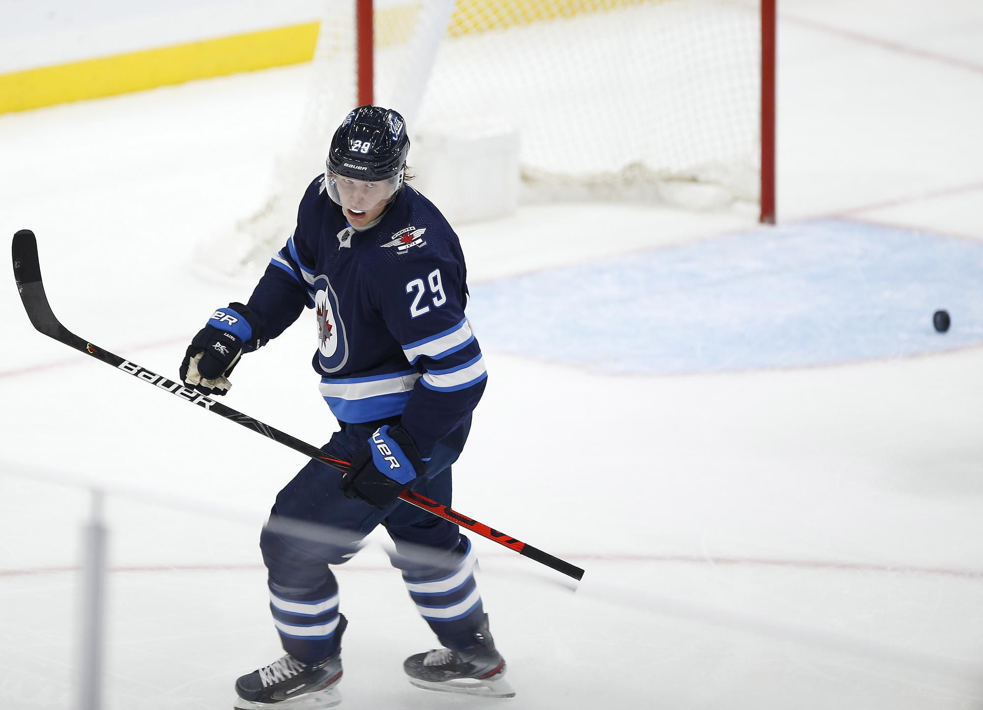 Patrik Laine z Winnipegu Jets po góle.