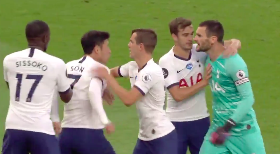 Hviezdy Tottenhamu sa počas zápasu takmer pobili, museli ich oddeľovať spoluhráči