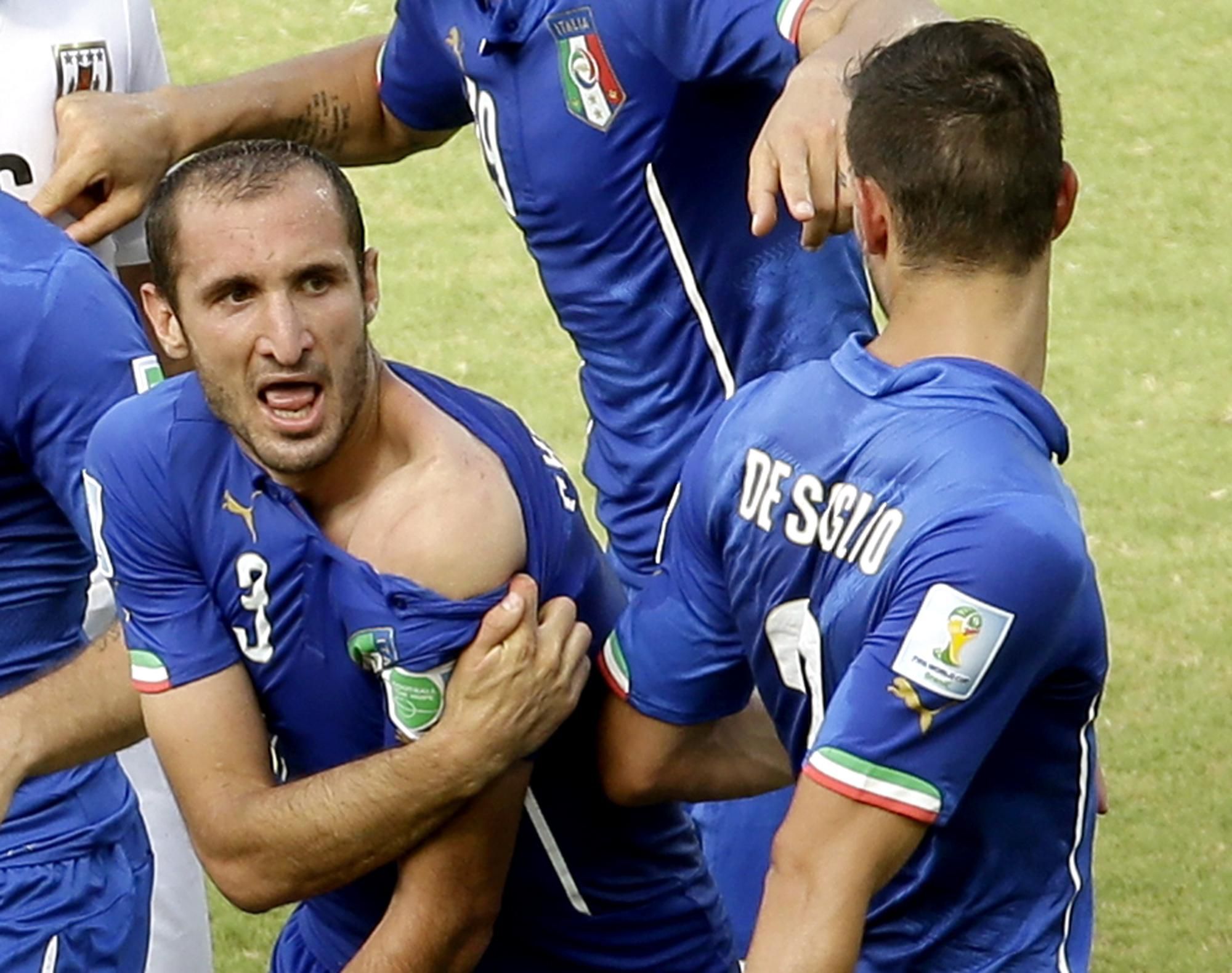 Giorgio Chiellini po incidente s Luisom Suárezom na MS 2014.