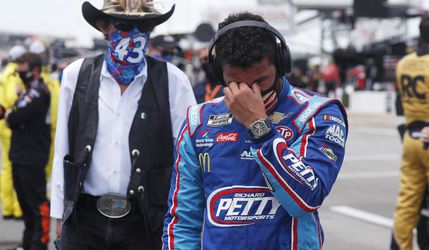 Kolegovia z NASCAR vyjadrili Wallaceovi podporu po rasistickom škandále