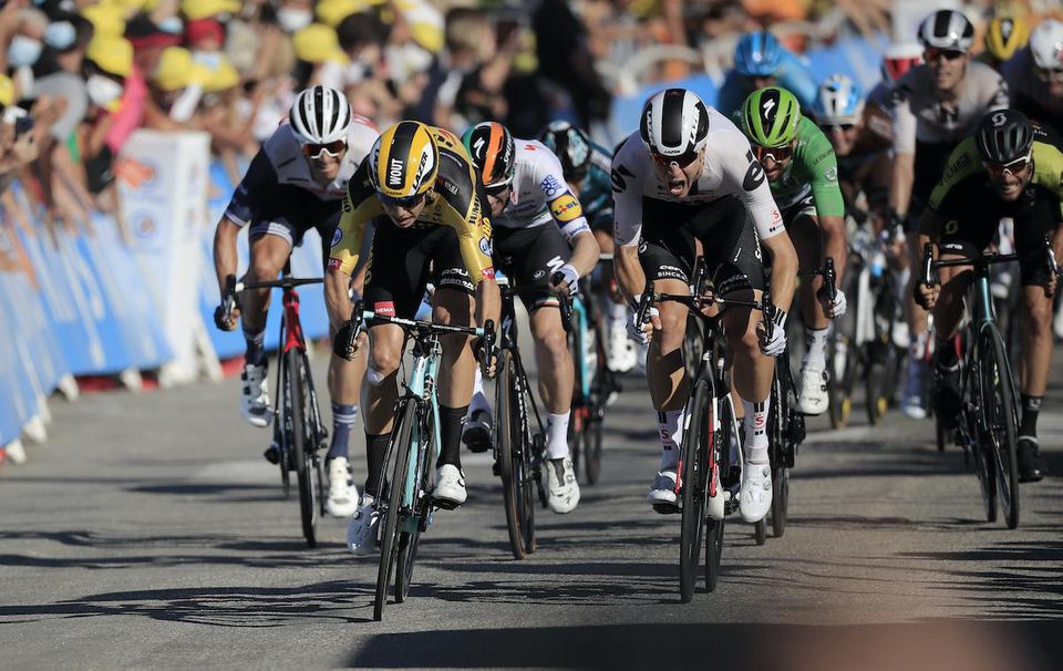 Wout Van Aert finišuje v 5. etape na Tour de France.