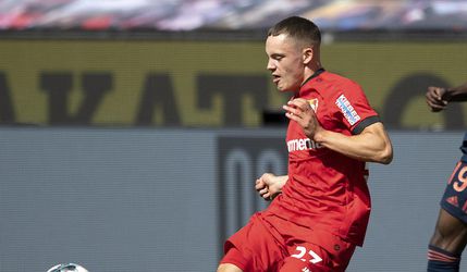 Rekordne mladému strelcovi gólu z Leverkusenu sa ušla aj kritika trénera