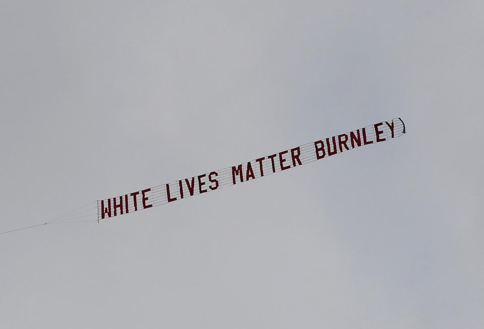 Rasistický transparent nad štadiónom Manchestru City